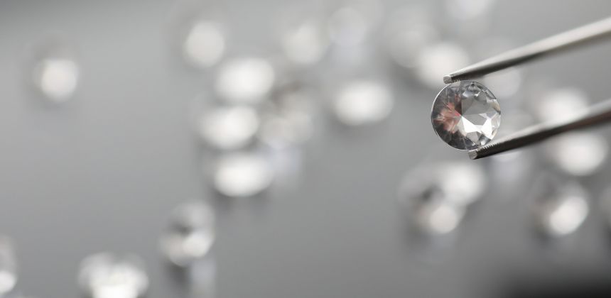 Jak sprawdzić czystość diamentu? Zwróć uwagę na jakość i wartość